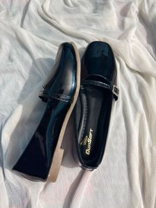Shiny Black Ballerina Flats