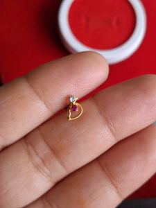 Elegant Gold Nose Pin