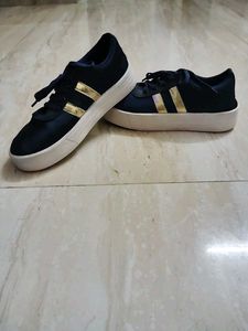 Stylish Blue &amp; Gold Striped Sneakers 👟