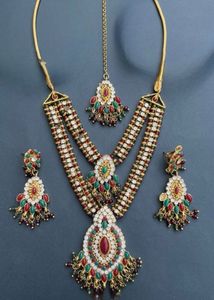 Stunning Ethnic Kundan Necklace Set