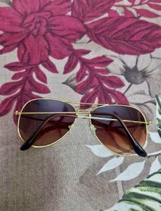 Ray-Ban  Aviator  Sunglasses Look Like