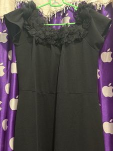 Elegant Black Mermaid Dress with Ruffle Neckline