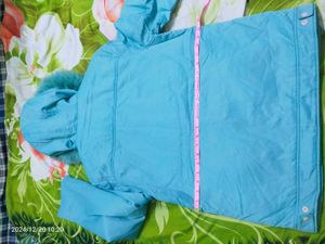 Jacket With Hoodei