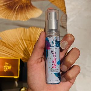Layer'r Wottagirl Tropical Berry Body Splash