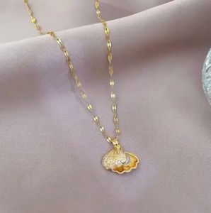 Shell Pendant Necklace