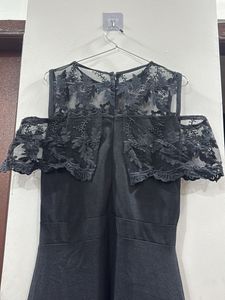 Chic Black Cold Shoulder Lace Dress