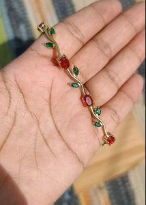 Elegant Tulip Bracelet (Red and Green)