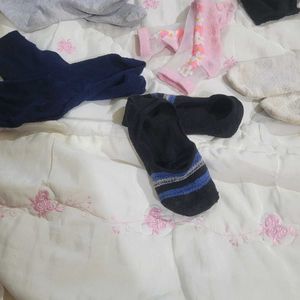 5 pair of socks ad two handkerchief, sneaker