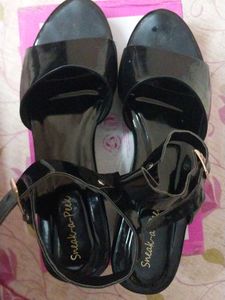Black Wedges