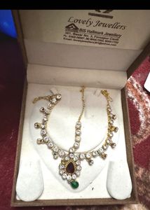 Elegant Kundan Necklace Set with Maang Tikka