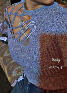 High-quality knit material with a trendy see-throu