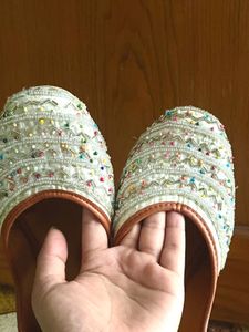 Beautiful Embellished punjabi Jutti