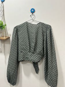 Chic Printed Crop Tie-Front Blouse