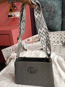 Stylish Grey Handbag with Geometric Strap