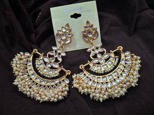 A Gorgeous and Beautiful Kundan Earrings