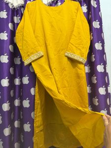 Elegant Yellow Kurti pant with Intricate Neckline
