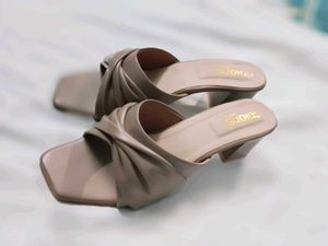 Tokyo Talkies heels  (Totally New)
