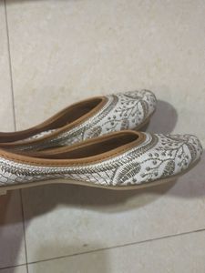 Embroidered Juttis
