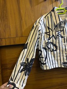 grapic crop shirt