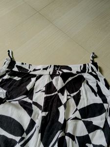 Stylish Black &amp; White Leaf Print Palazzo Pants