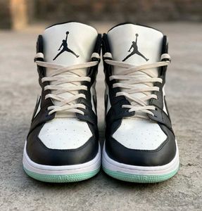 Air Jordan 1 High Sneakers(1 st copy)