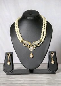 New Pearl and Stone Studded Necklace Set