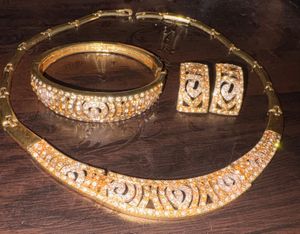 Elegant Gold &amp; Diamond Jewelry Set