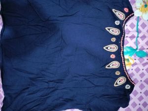 Hand Embroidered 🪡 Floral 🌺💐 Top