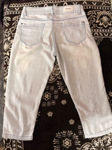 Light Wash Capri Jeans