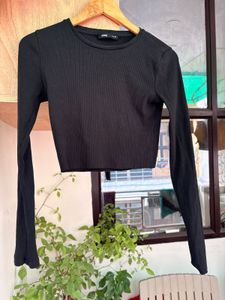 Ribbed Black Long Sleeve Crop Top