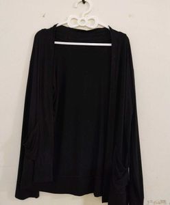 Stylish Black Shrug for Women with Pockets