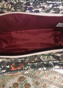 sling bag in black colour