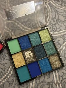 Vibrant Eyeshadow Palette Combo