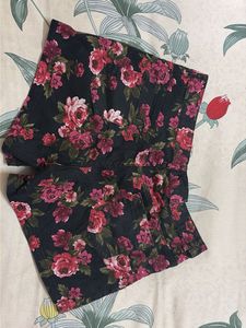 Steal deal - Floral Print Shorts