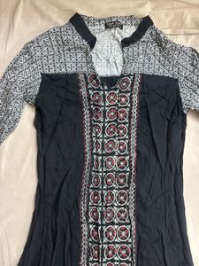 Stylish Black &amp; White Print Kurta