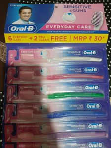 ORAL B NEW WITH TAG SOFT  TOTAL 8 BRANDED BRUSH