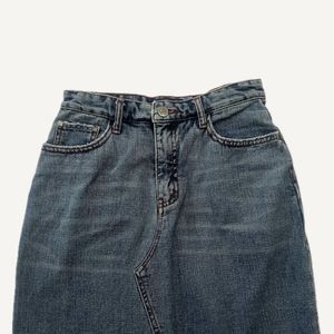 Stylish Denim Midi Skirt with Fringed Hem