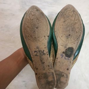 Green Mojari