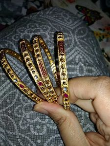 Set of 4 Traditional Gold Bangles