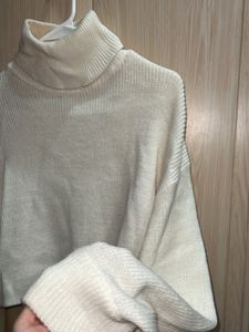 H&amp;M Cozy White Turtleneck Sweater