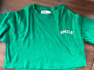 Green cropped tshirt