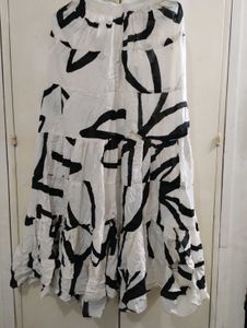 White &amp; Black Abstract Print Tiered Skirt