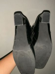 Knee length glossy boots