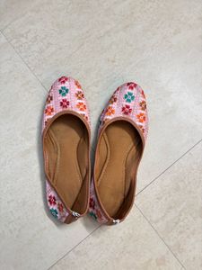 Embroidered Juttis