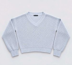LIGHT BLUE V-NECK KNIT SWEATER