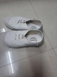 White Sports /p.t Shoes