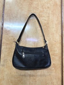Chic Black Shoulder Bag with Chain