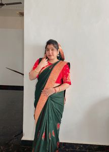 Beautiful Saree From Odhni . Only One Time Wear . Iska Blouse Stiched Nh H . Agr Kisi Ko Blouse Bhi Chahye To I Will Find It And Then Send Otherwise Its A Saree