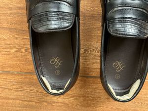 Stylish Black Textured Loafers