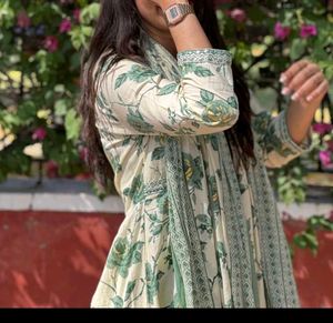 Beautiful Floral Print Kurta Set